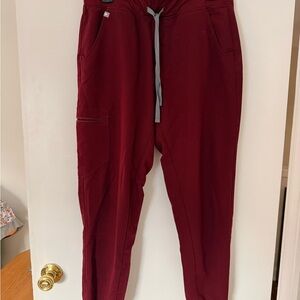 Burgundy Pants and Top set
Both size medium.
Zamora jogger
Catarina top